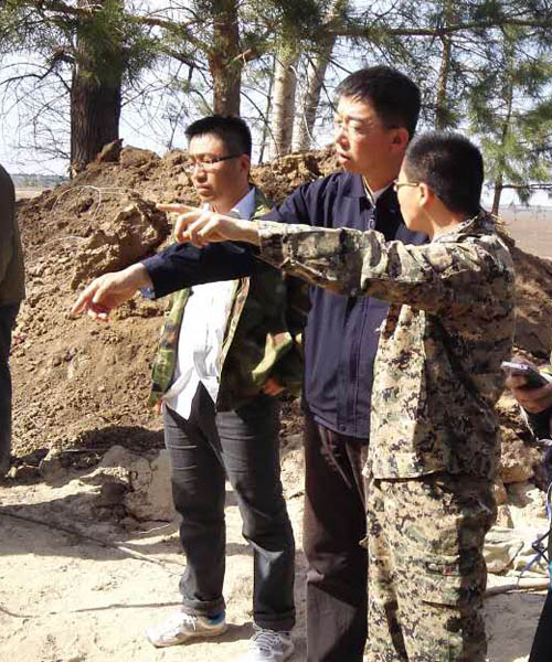 11讨论农场滴灌改造.JPG