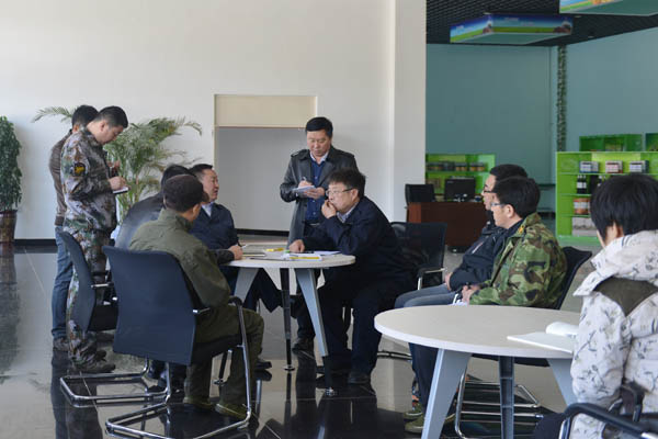 01班主任和学员代表与农场领导座谈对接.JPG